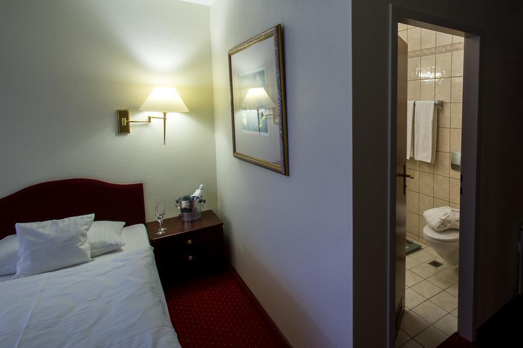 Sachsenwald Hotel Reinbek Ngoại thất bức ảnh