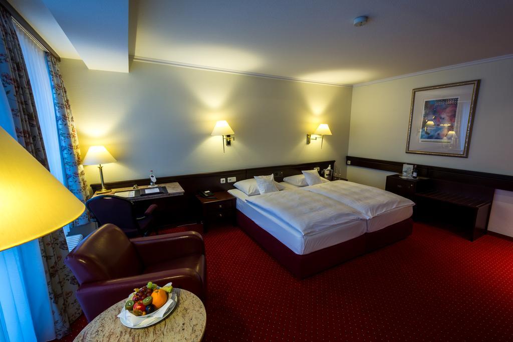 Sachsenwald Hotel Reinbek Ngoại thất bức ảnh