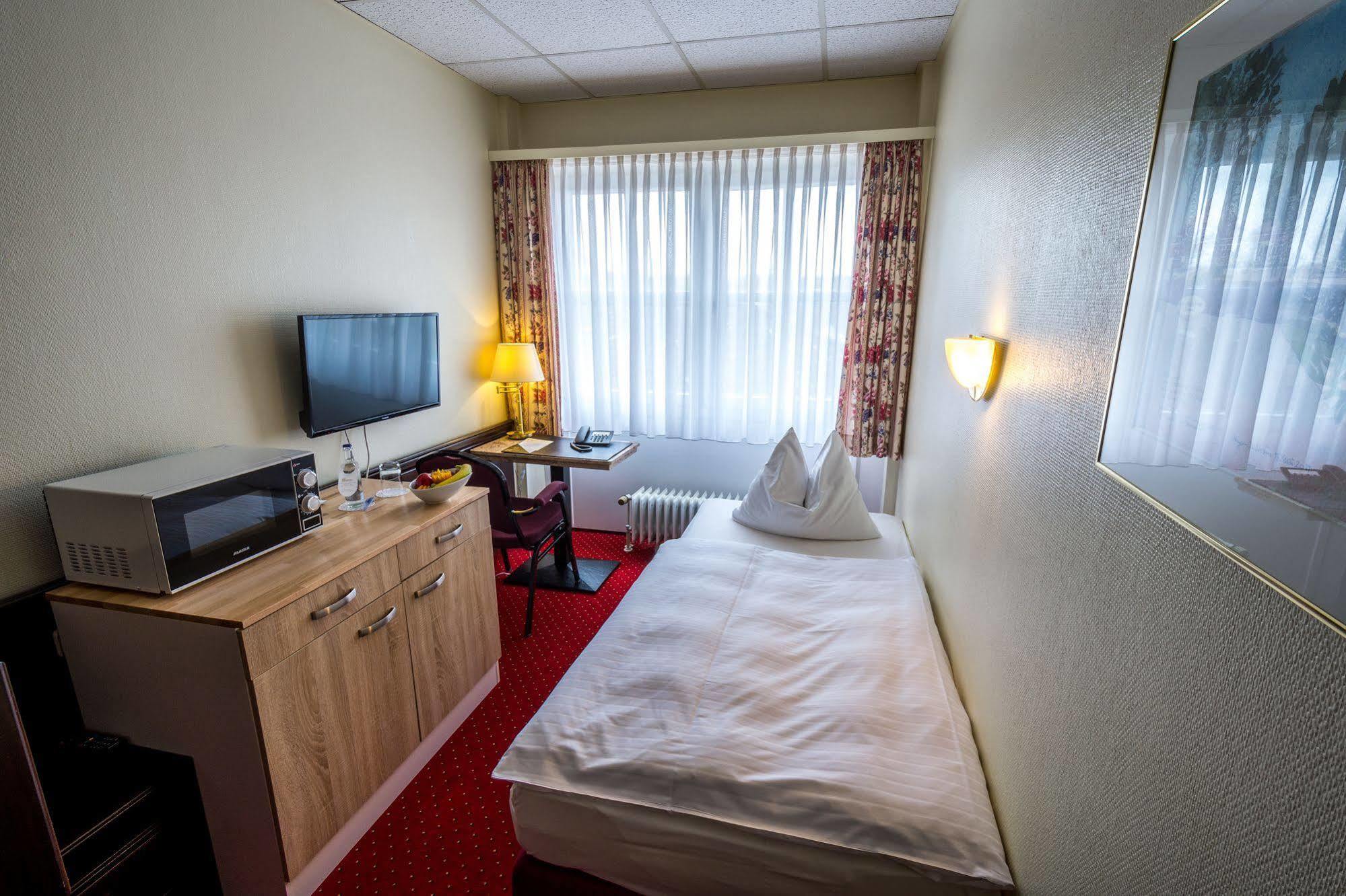 Sachsenwald Hotel Reinbek Ngoại thất bức ảnh